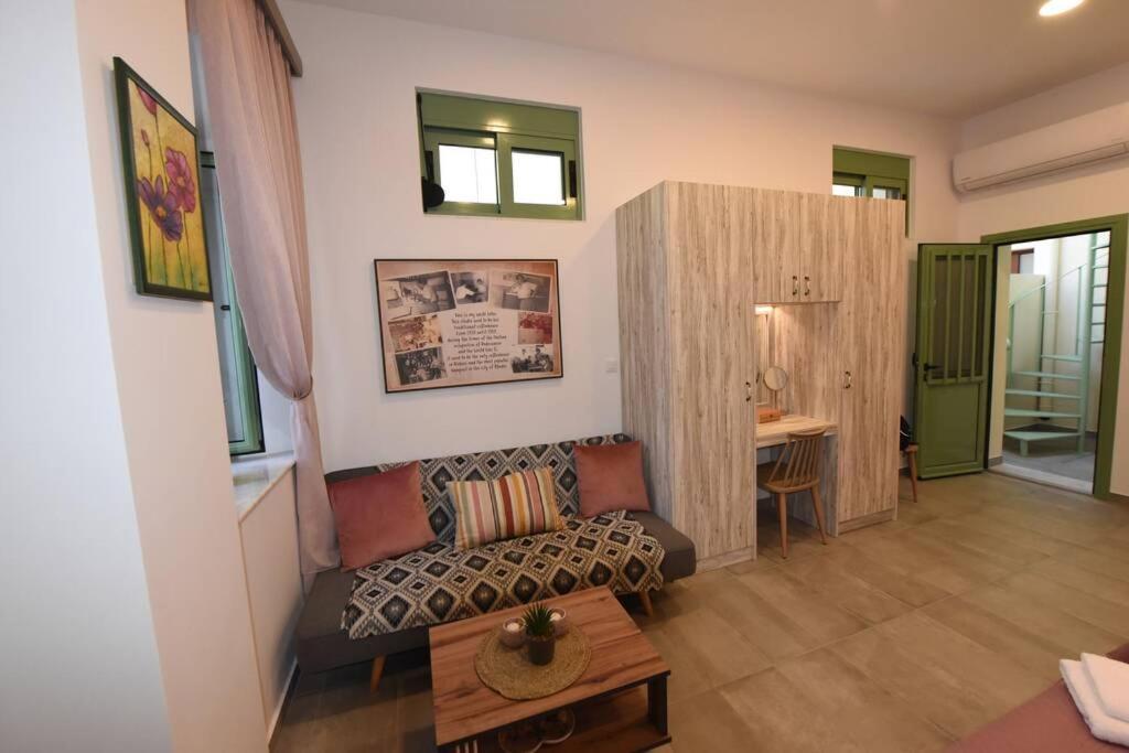 Lolos' House * Rhodes City