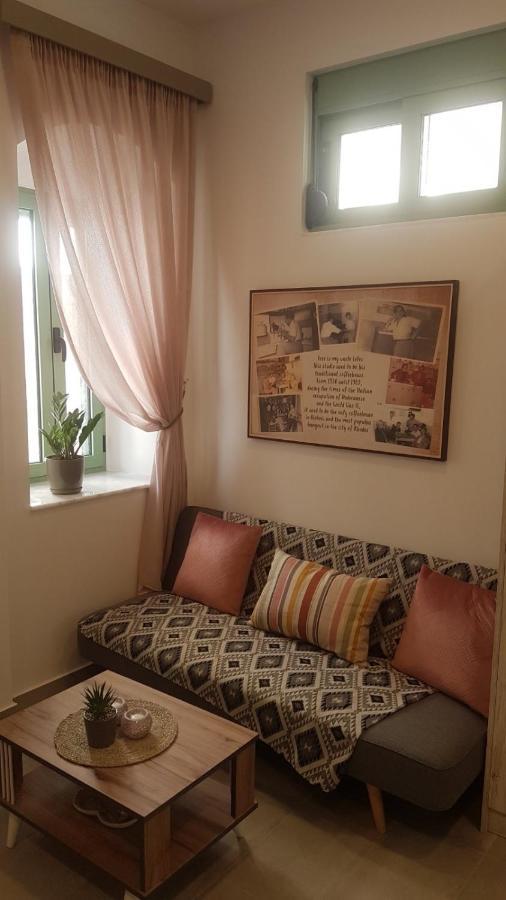 Lolos' House